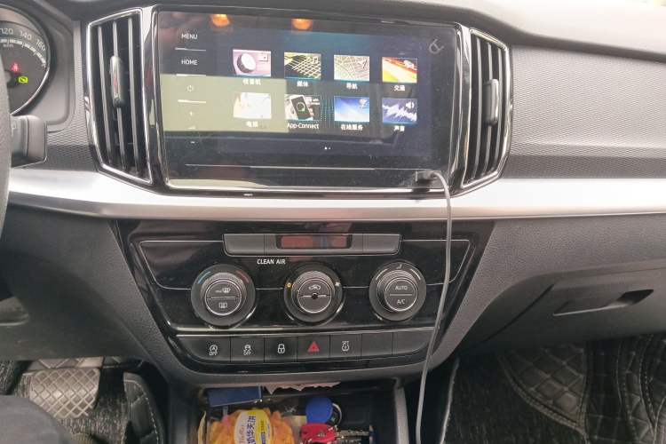 Used Skoda Kamiq 2022 1.5L Automatic Comfort Edition Audio And AC Panel