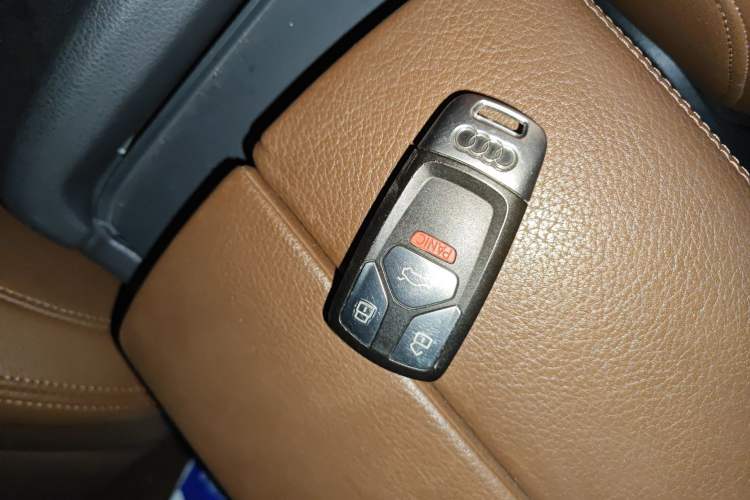Used Audi Q7  Vehicle Key