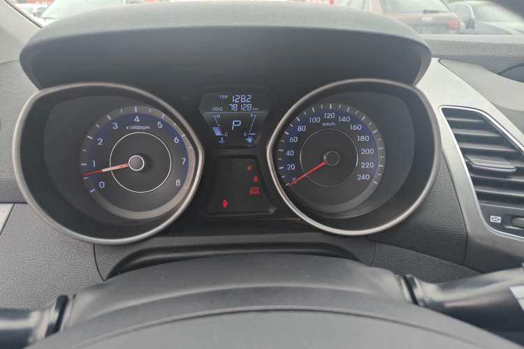 Used Hyundai Elantra (5th Generation / Langdong) 2016 1.6L Automatic Smart Version
