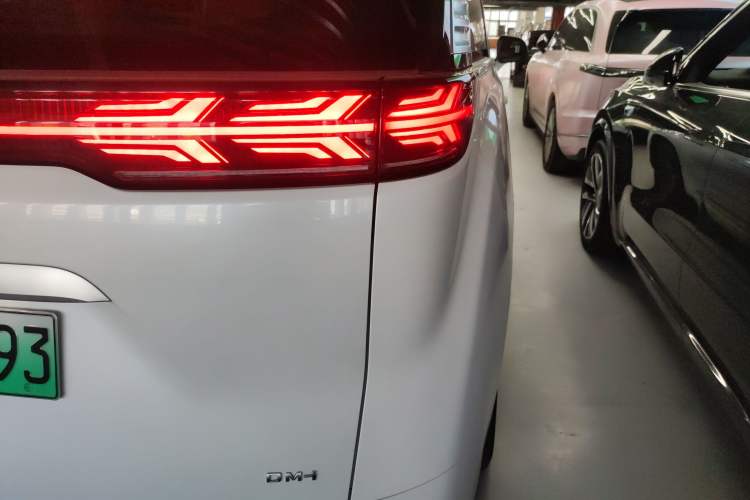 Used Denza D9 2022 DM-i 970 Four-Wheel Drive Prestige Model