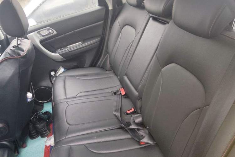 Used Haval H6 2013 Upgraded Model 2.4L Automatic Two-Wheel Drive Elite Version Left Rear Seat