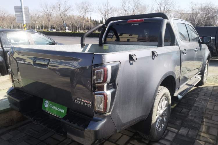 Used Isuzu D-MAX 2023 2.5T Manual Two-Wheel Drive Diesel Flagship Version with Long Wheelbase
