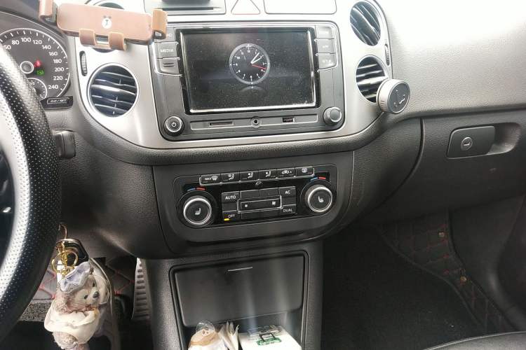 Used Volkswagen Golf 2011 1.4TSI Cross Golf Audio And AC Panel