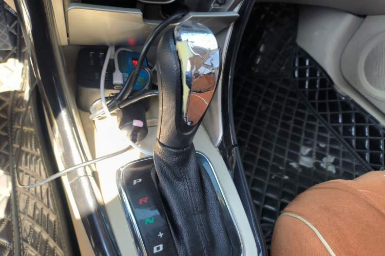 Used Brilliance Junjie FSV 2011 New Edition 1.5L Automatic Comfort Model Gear Lever