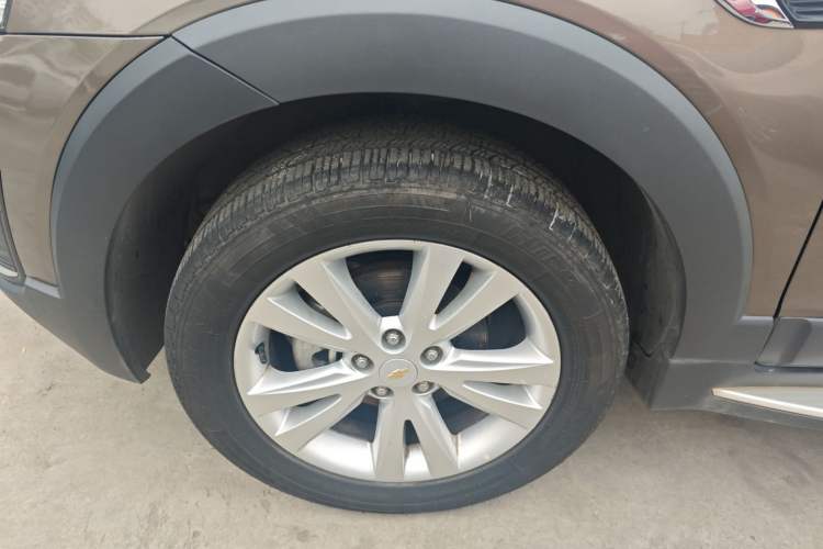 Used Chevrolet Captiva 2015 2.4L 4x4 Flagship Edition 7-Seater