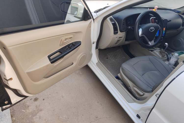 Used Soueast V3 Lingyue 2015 1.5L Manual Happiness Edition Driver Seat