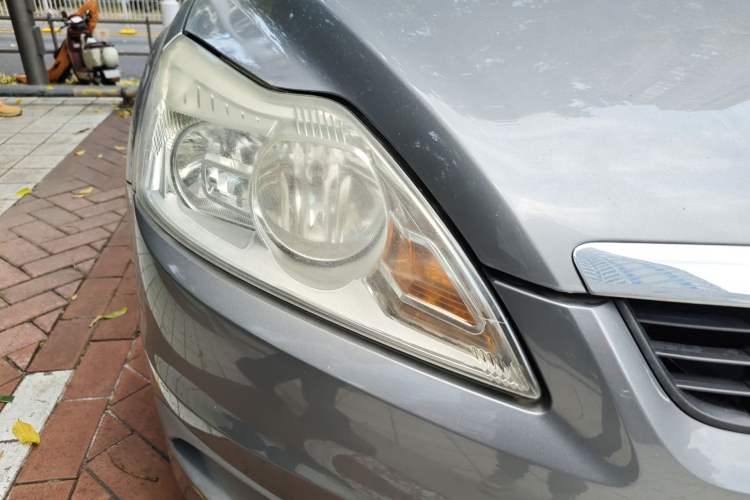 Used Ford Focus 2011 Sedan 1.8L Manual Comfort Model Right Front Headlight