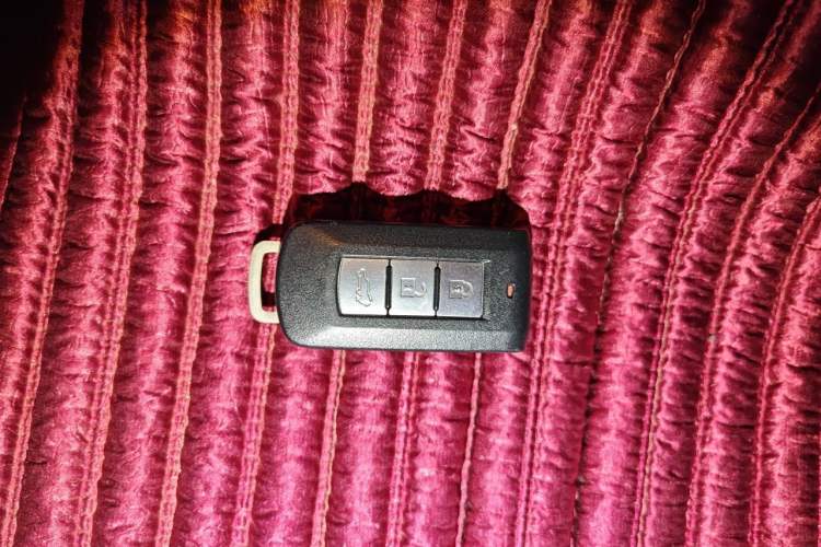 Used Mitsubishi Outlander 2016 2.4L 4x4 Luxury Edition 7-Seater
