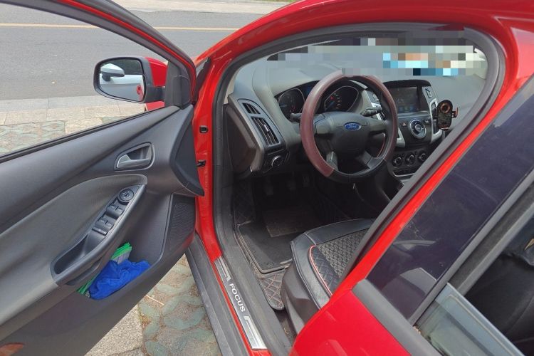 Used Ford Focus 2012 Hatchback 1.6L Manual Comfort Model
