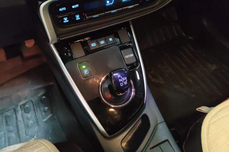 Used Toyota Levin Hybrid E+ 2019 1.8L PH GS E-CVT Elite Edition Gear Lever