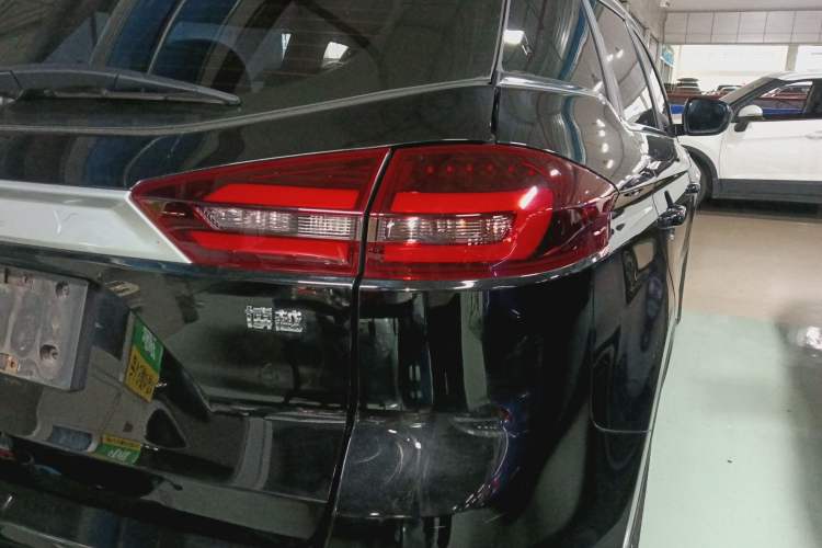 Used Geely Auto Emgrand X7 Sport 2021 Million Edition 1.8TD DCT Two-Wheel Drive Luxury Model
