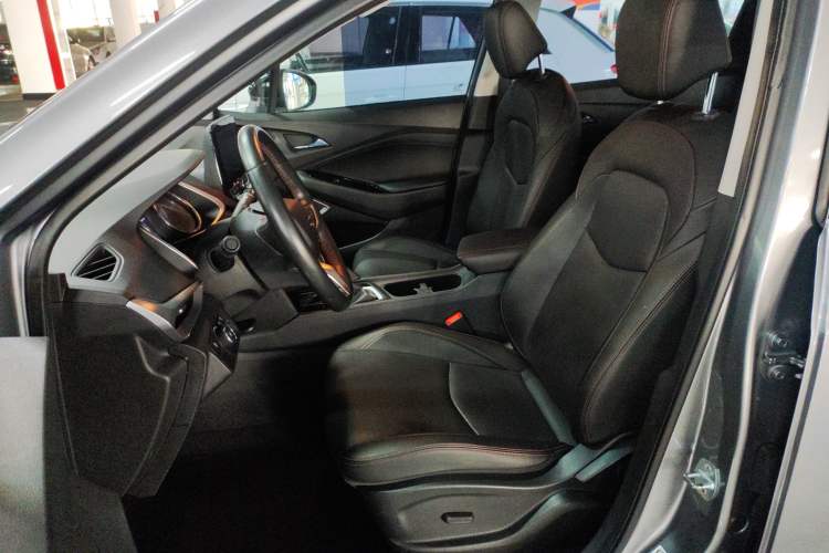 Used Chevrolet Orlando 2020 Light Hybrid Redline 530T Automatic Enjoyment Edition (5+2 Models) Left Front Seat