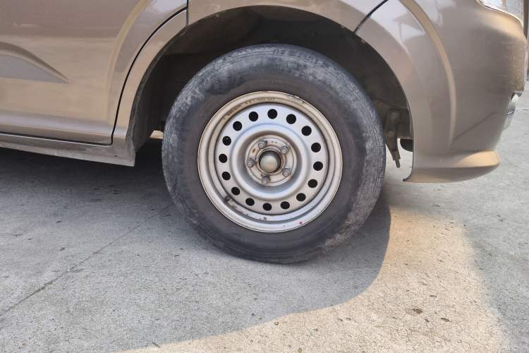 Used Foton Scenic G5 2020 2.0L Long-Wheelbase Flat-Roof 6-Seater Multi-Purpose Passenger Vehicle 1TZS
