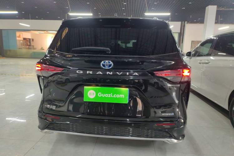 Used Toyota Granvia 2023 2.5L Hybrid Prestige PLUS Edition