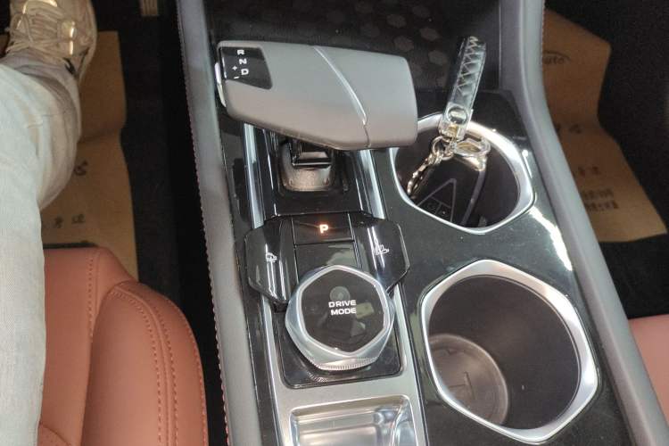 Used CHANGAN Eado 2025 PLUS 1.4T Dual-Clutch High-Energy Version Gear Lever