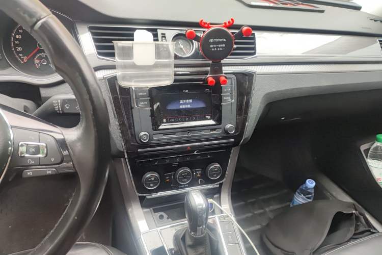 Used Volkswagen Passat 2016 330TSI DSG Luxury Edition Audio And AC Panel