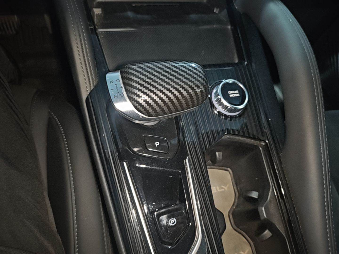 Geely Auto Monjaro L 2024 2.0TD High-Power Automatic Two-Wheel Drive Skyline Edition — снимка 16