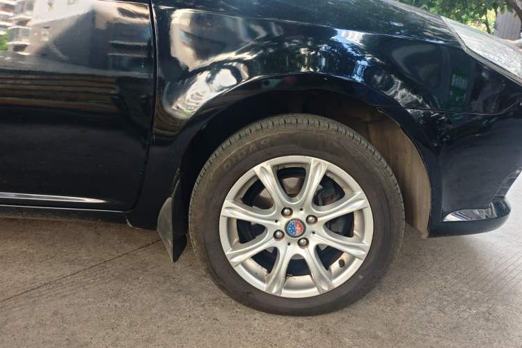 Used Geely Auto Diamond 2010 2nd Generation 1.5L Manual Standard Version Right Front Wheel Hub