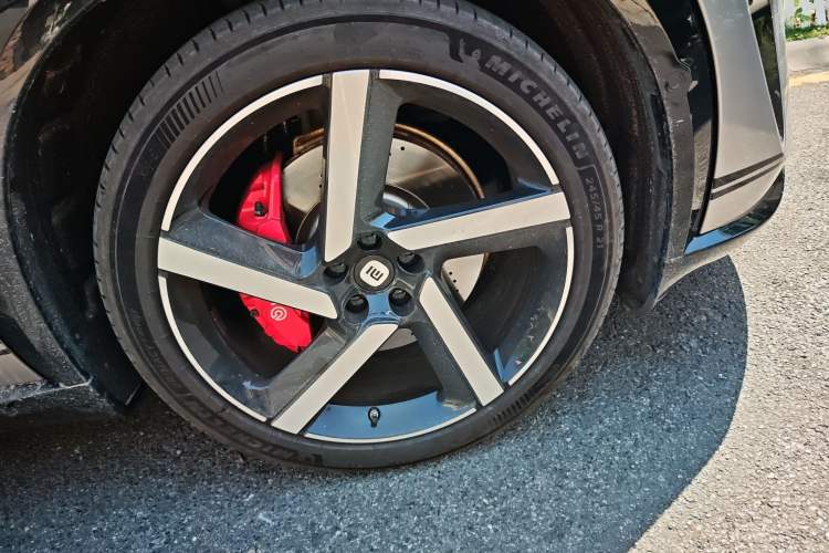 Used Xiaomi Auto YU7 2025 Ultra-Long Range High-Performance All-Wheel-Drive Max Edition
