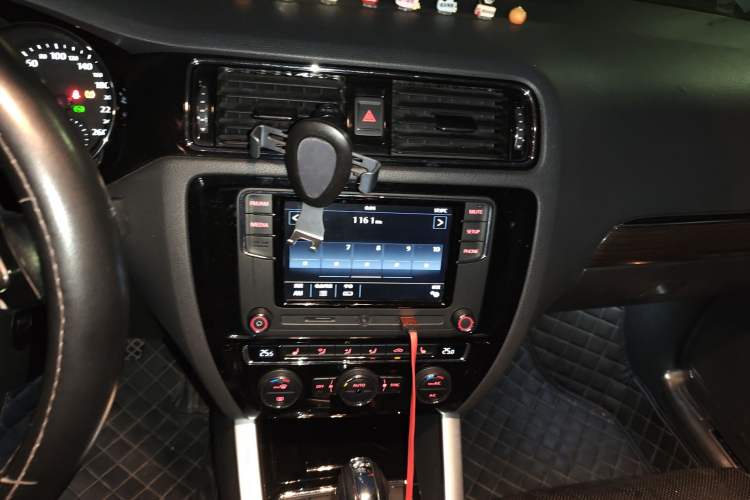 Used Volkswagen Sagitar 2017 230TSI Automatic Luxury Edition