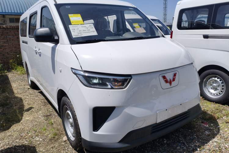 Used Wuling Yangguang 2025 Model 400km Bus Edition—Comfort Edition Front Right 45 Deg