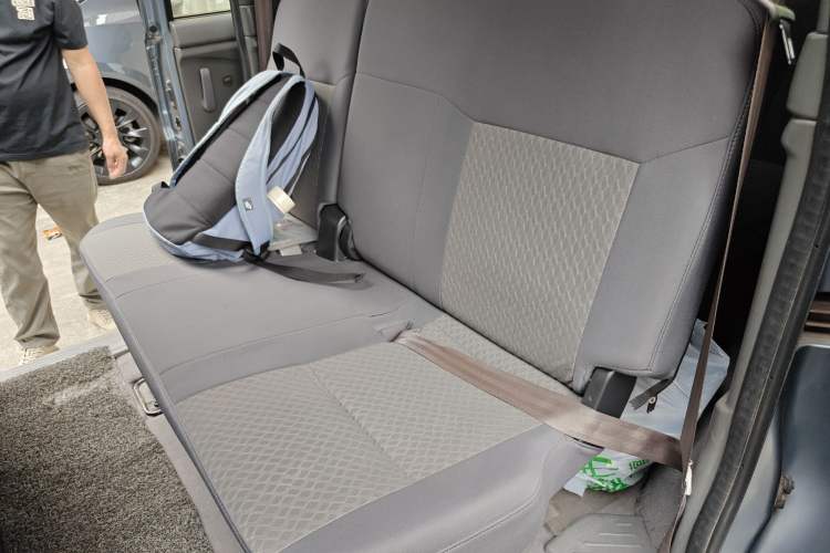 Used Dongfeng Shuaike 2011 1.6L Manual Comfort 7-Seater Left Rear Seat