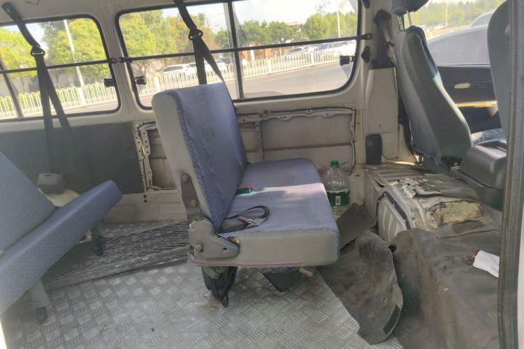 Used Foton Scenic 2014 2.0L Express Classic Short-Wheelbase High-Roof 491EQ4A
