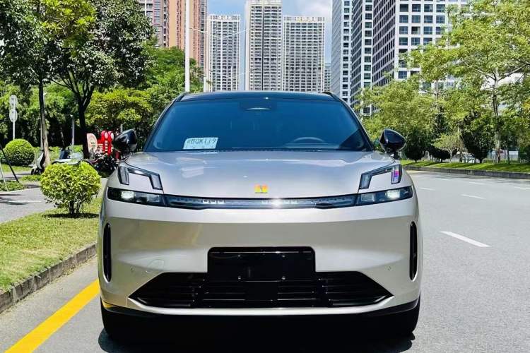 Used Lynk & Co 08 EM-P 2023 220km All-Wheel-Drive Performance Halo Exterior 1