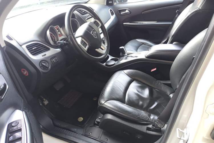 Used Dodge Journey 2013 2.4L Two-Wheel Drive Luxury Version