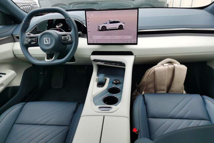 Used Zeekr 001 2025 YOU Edition 100 kWh All-Wheel Drive Center Console