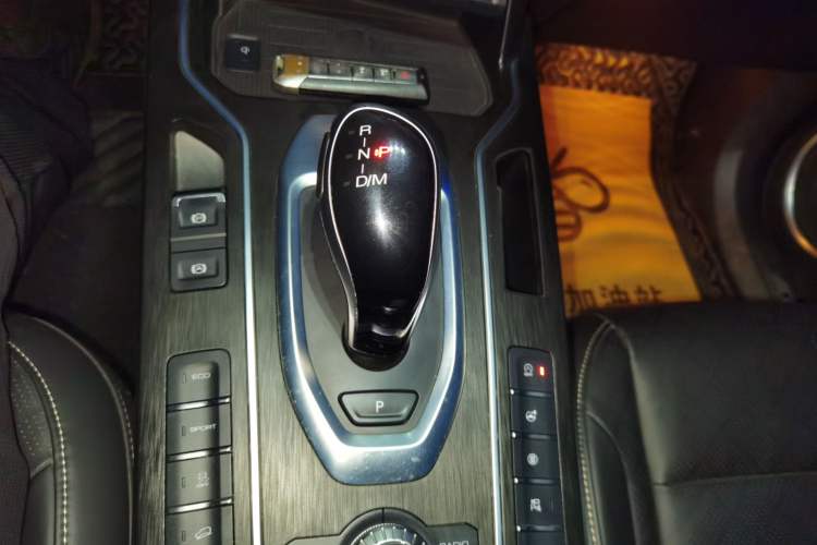 Used Wey VV6 2018 2.0T Two-Wheel-Drive Ultra-Luxury Version China V Standard