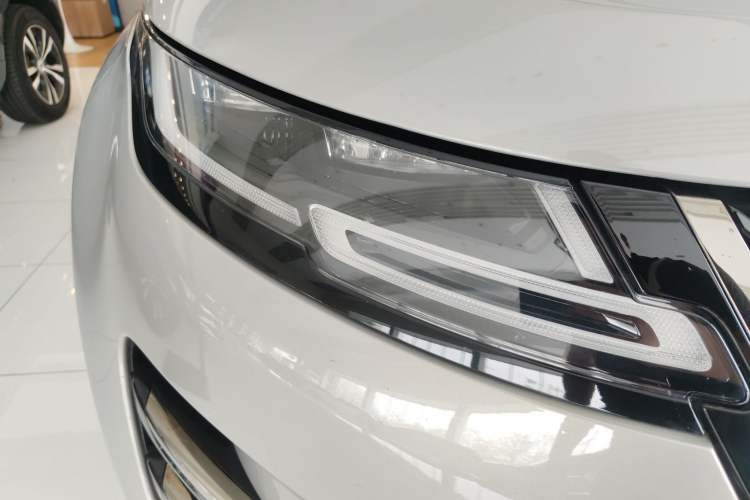 Used Land Rover Range Evoque 2023 Aurora L 249 PS Luxury Edition Right Front Headlight