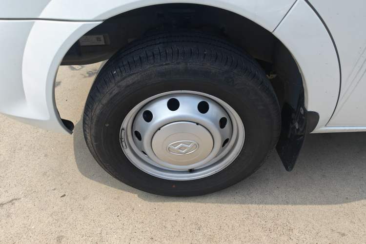 Used SAIC MAXUS Xintu V80 2023 2.0T Manual Classic Aoyuntong Short Wheelbase Ultra-Low Roof 5/6-Seater