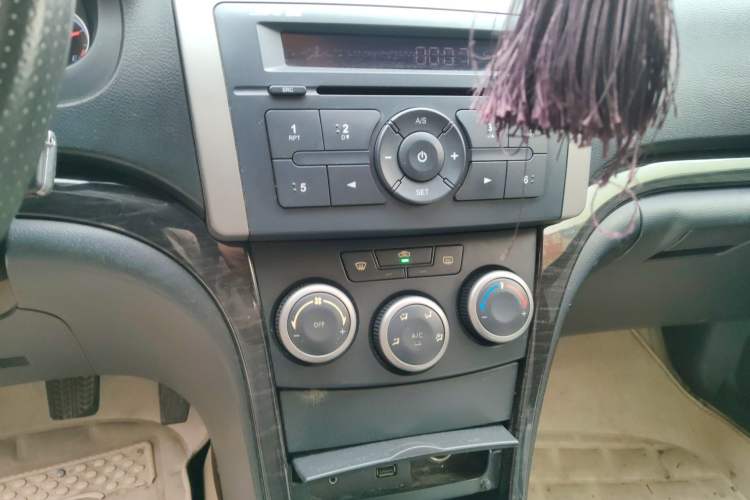 Used Haima Fumei 2013 Sedan 1.6L Manual Champion Edition Audio And AC Panel