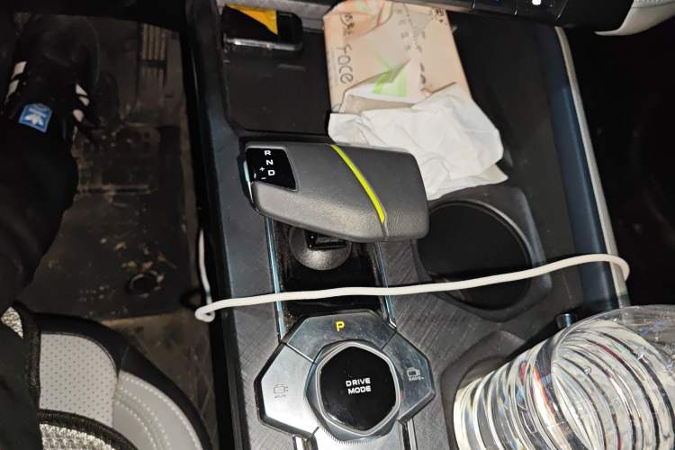 Used CHANGAN UNI-V iDD 2023 ZhiDian iDD 1.5T 113km ZhiKu Model Gear Lever