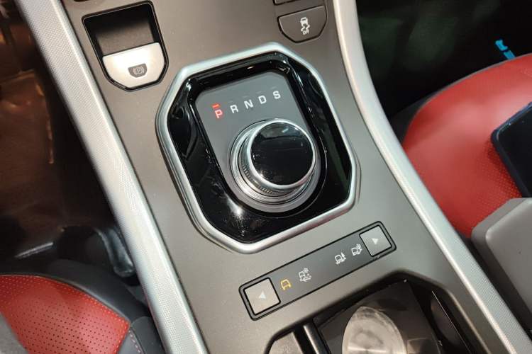 Used Land Rover Range Evoque 2017 2.0T HSE DYNAMIC All-Wheel Drive Edition Gear Lever