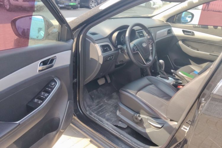 Used BAIC Senova X55 2016 1.5T CVT Elite Edition Driver Seat