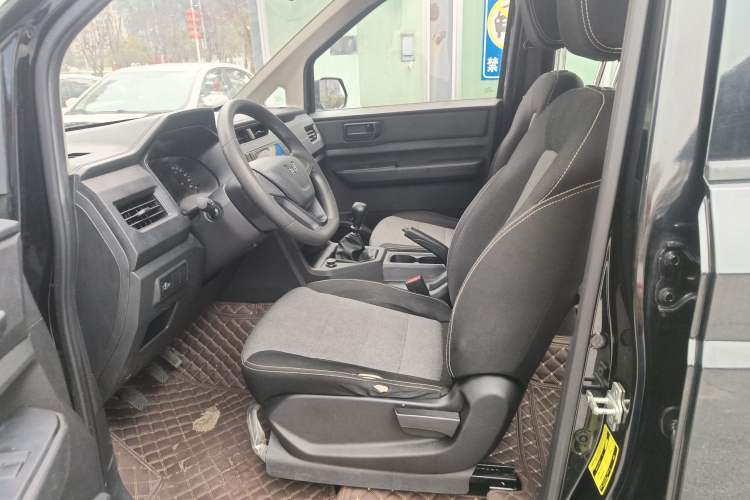 Used Wuling Hongguang PLUS 2020 1.5L Manual Standard Edition 7-Seater
