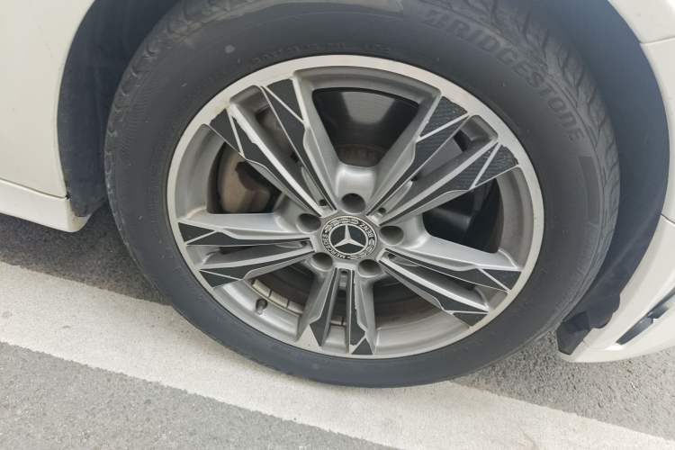Used Mercedes-Benz C-Class 2019 C 180 L Dynamic Sports Edition Right Front Wheel Hub