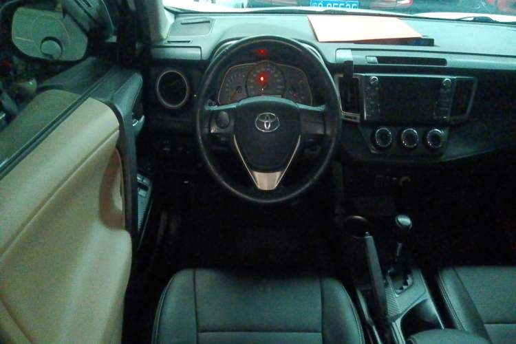 Used Toyota RAV4 2013 2.0L CVT Two-Wheel Drive Urban Edition Steering Wheel