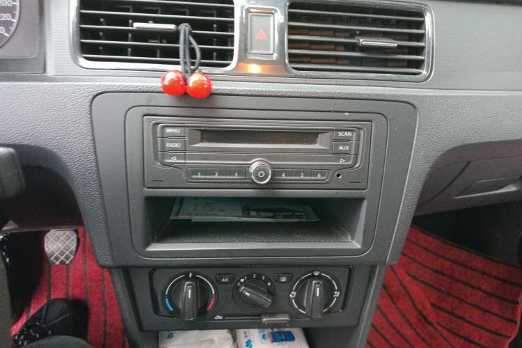 Used Volkswagen Santana 2013 1.6L Manual Fashion Edition