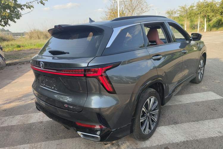 Used CHANGAN CS75 PLUS 2024 3rd Generation Champion Edition 1.5T Intelligent Drive Dynamic Model Rear Right 45 Deg