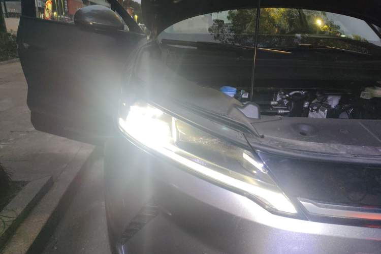 Used BYD Yuan UP 2025 Intelligent Driving Version 401 KM Dynamic Edition Right Front Headlight