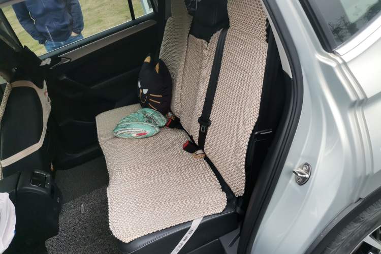 Used Volkswagen Tiguan L 2017 330TSI Automatic Two-Wheel Drive Comfort Edition Left Rear Seat