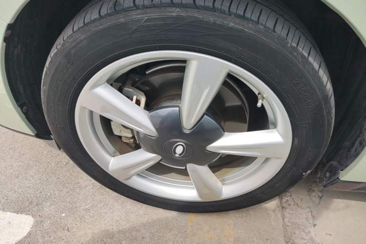 Used ORA Good Cat 2022 400km Standard Range Premium Version Lithium Iron Phosphate Left Front Wheel Hub