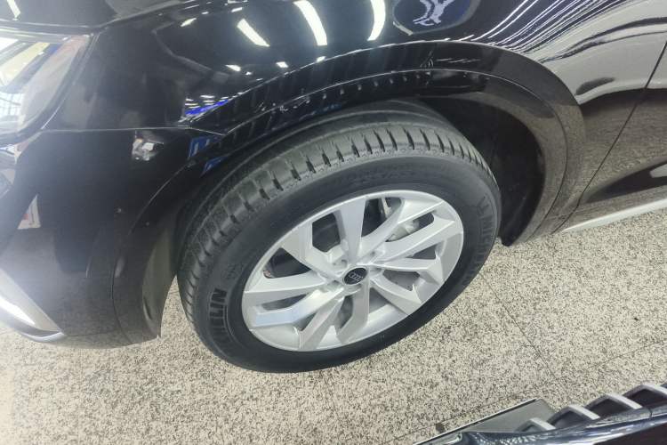 Used Audi Q5L 2022 40T Fashionable and Dynamic Model Left Front Wheel Hub