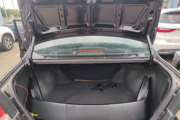 Used Soueast V3 Lingyue 2015 1.5L AMT Happiness Edition