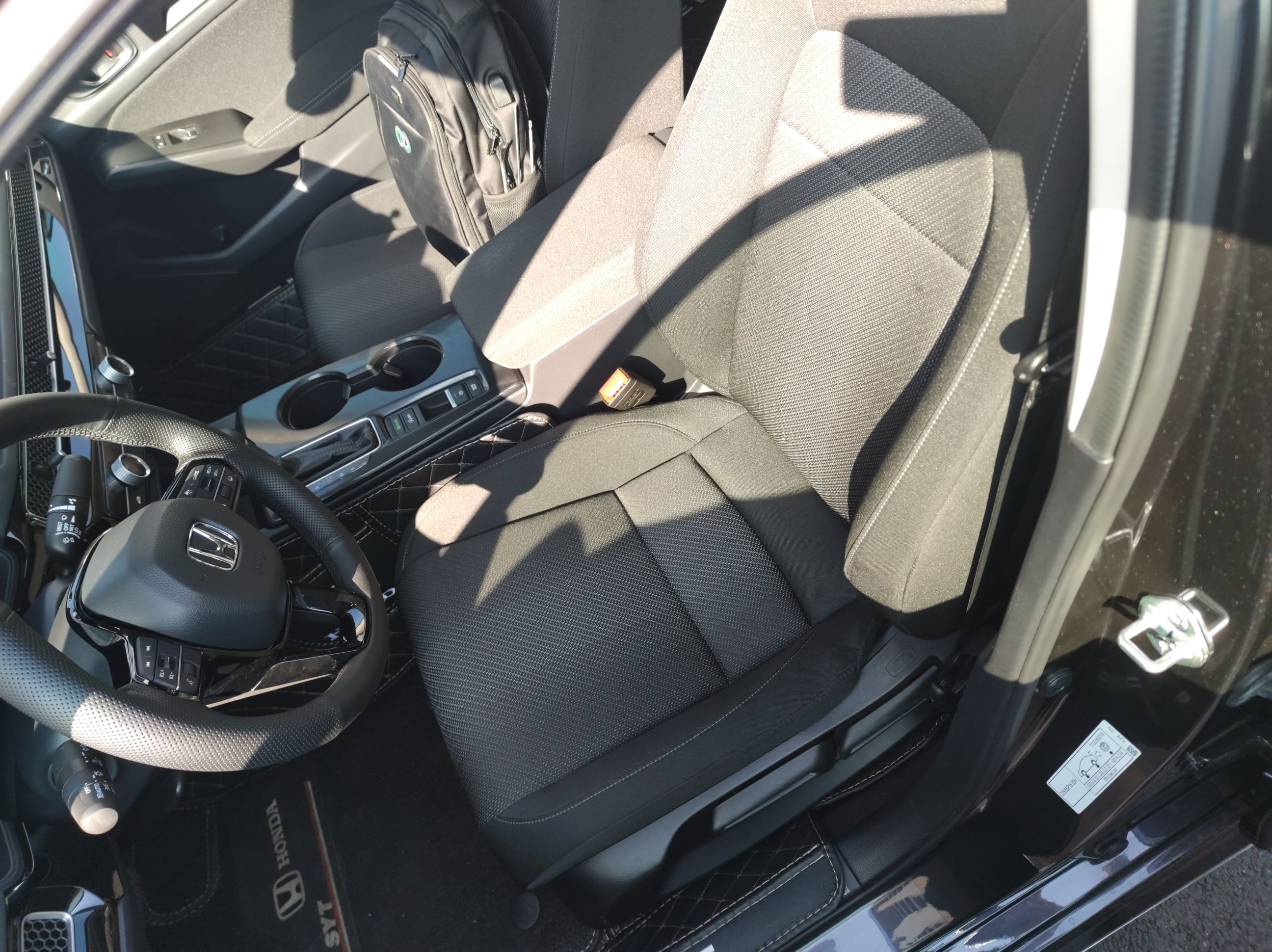 Переднее сиденье в автомобиле