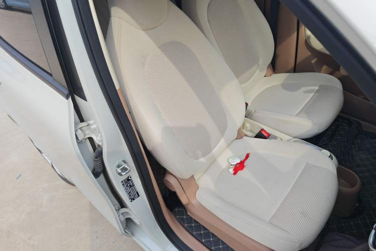 Used Wuling Hongguang MINIEV 2025 Four-Door Version Premium Edition Right Front Seat