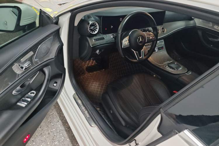 Used Mercedes-Benz CLS 2018 CLS 300 Luxury Model
